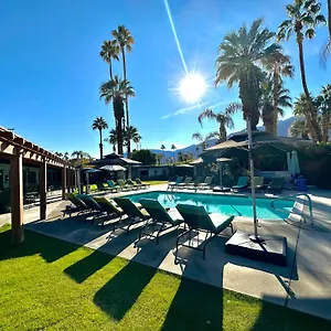 https://vista-grande-resort-a-gay-mens-resort.palm-springs-ca-hotels.com